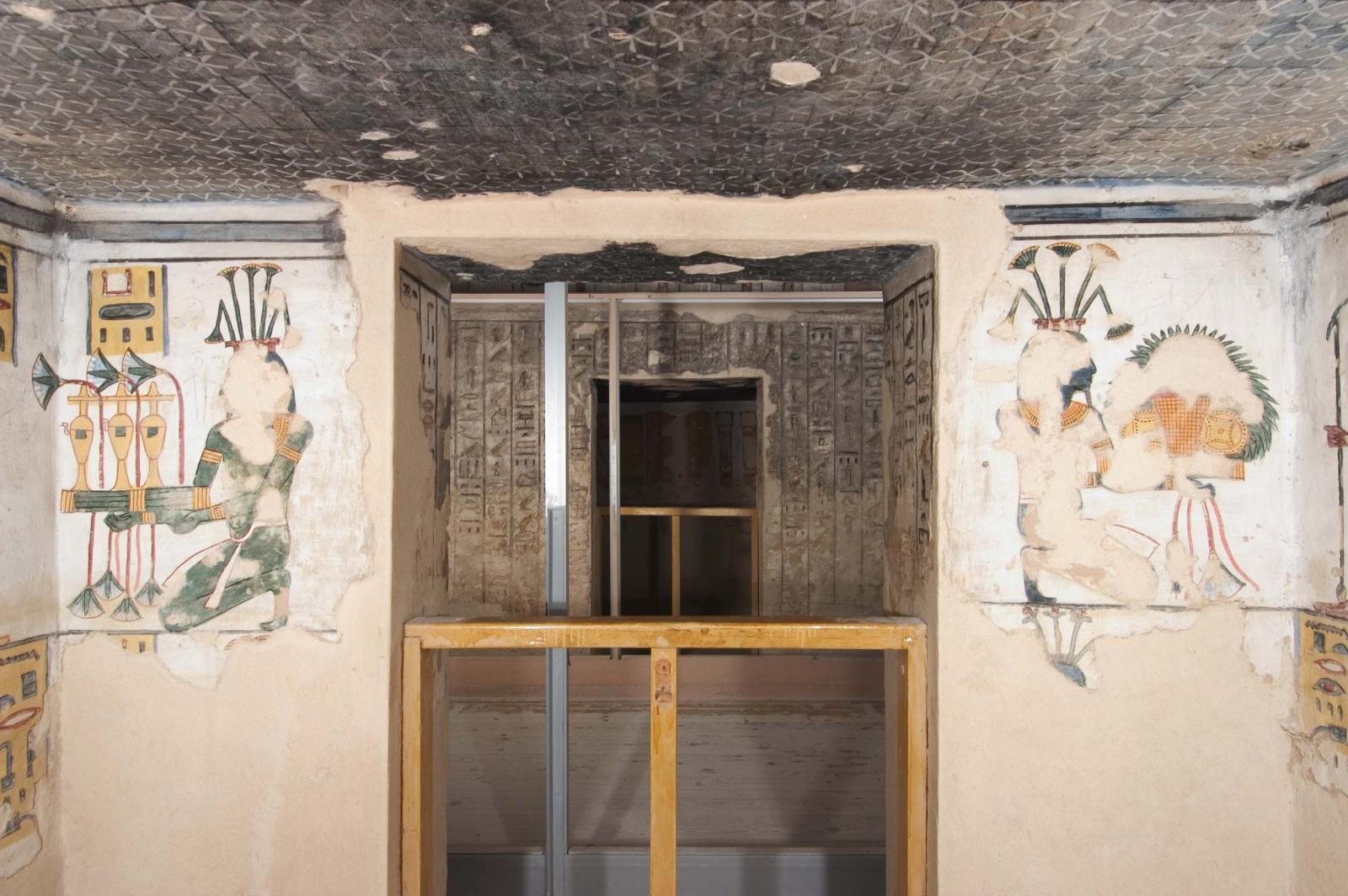 KV 11: Side Chamber Ca: front wall