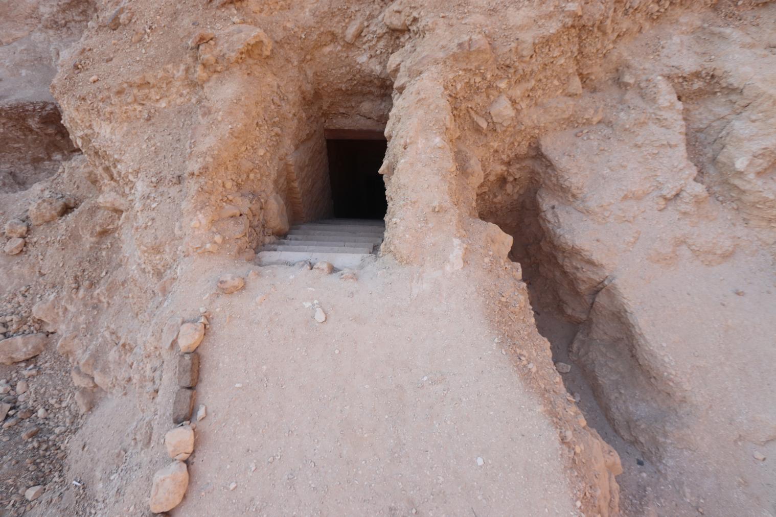 The entry of KV 25. 