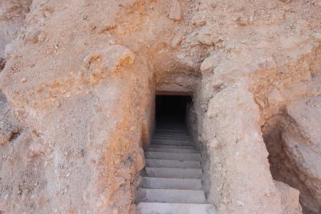 The stepped entrance of KV 25. 
